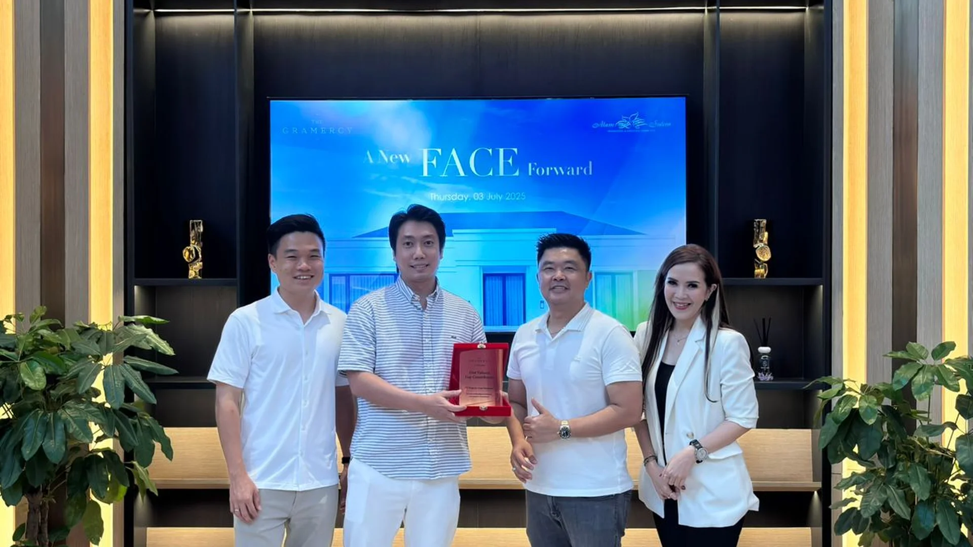 Christian Rasandy menerima penghargaan Best Contributor Gramercy 2025 dari Alam Sutera Group — Property Cuan agen properti Tangerang