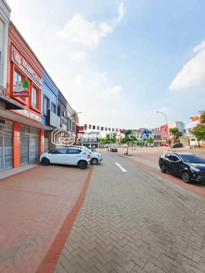 Ruko dijual di Maggiore Grande, Gading Serpong - Jalan Depan