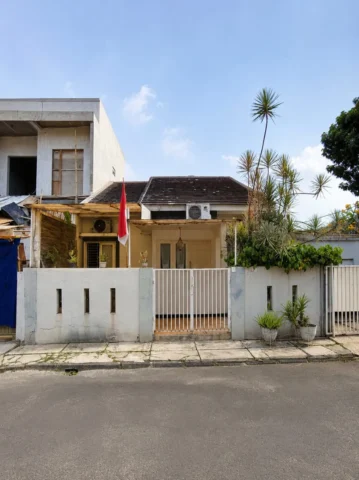 Rumah Dijual di Kencana Loka, BSD — 3 KT, LT 202 m²