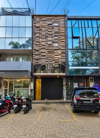 Ruko Disewakan di Ruko Bona Indah, Cilandak — LT 101 m², LB 303 m²