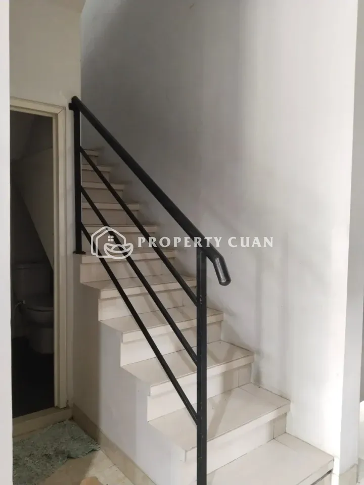 Rumah dijual di Griya Sutera, Alam Sutera - Tangga