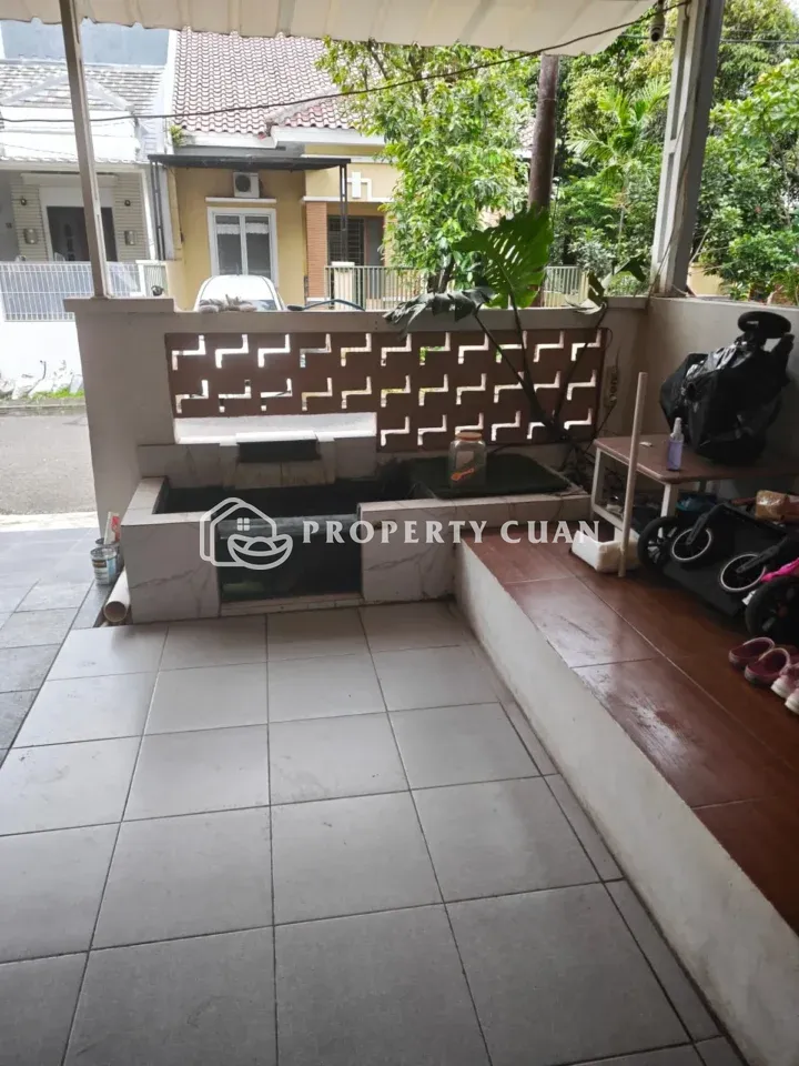 Rumah dijual di Griya Sutera, Alam Sutera - Carport