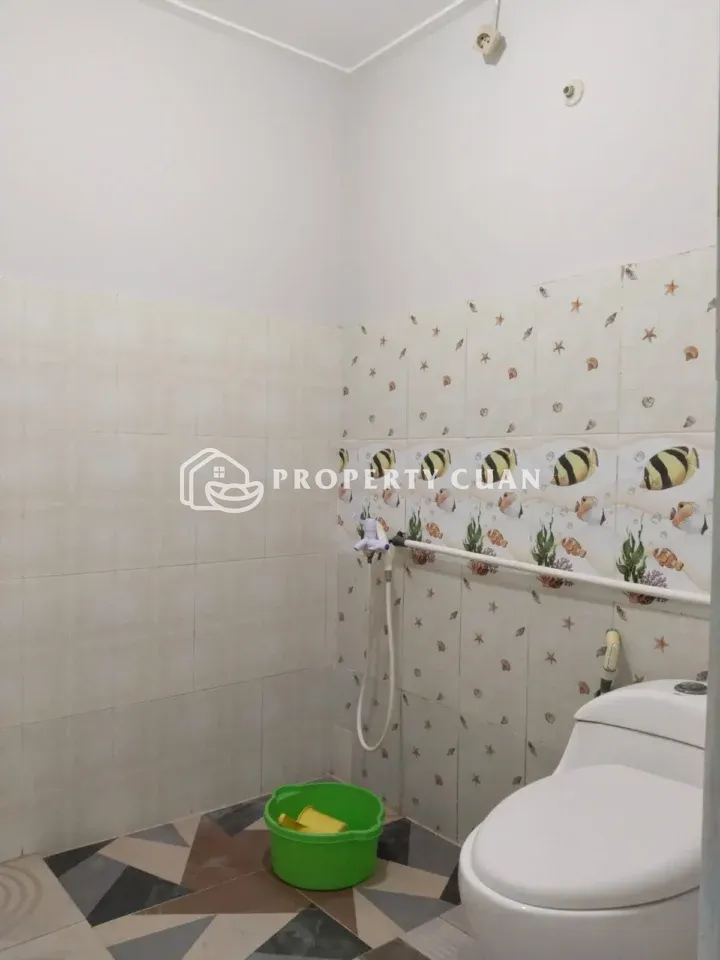 Rumah disewakan di Citra 2 Extension, Citra Jakarta Barat - Kamar Mandi