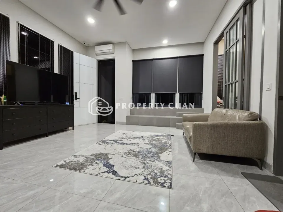 Rumah dijual di Aether, BSD - Ruang Keluarga