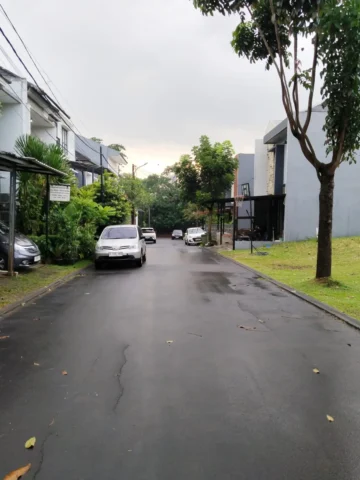 Rumah dijual di Kencana Loka 2 Ext, BSD - Jalan Depan