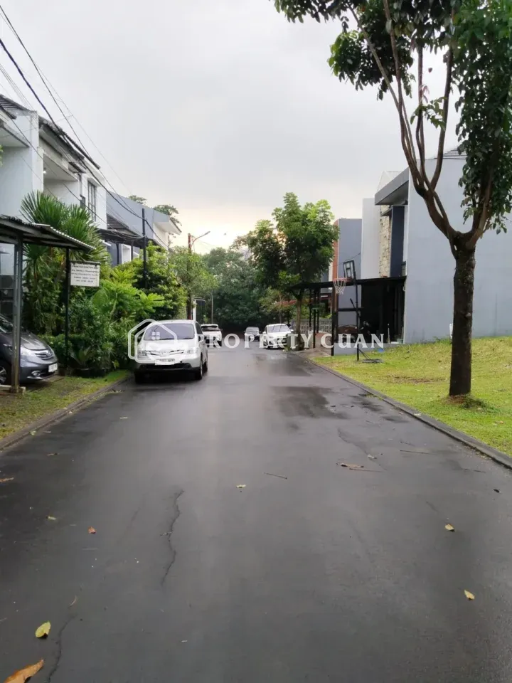 Rumah dijual di Kencana Loka 2 Ext, BSD - Jalan Depan