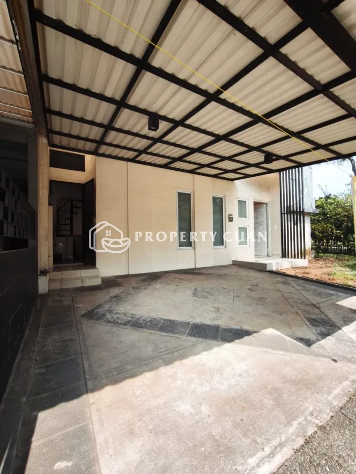 Rumah dijual di Caspia, BSD - Carport