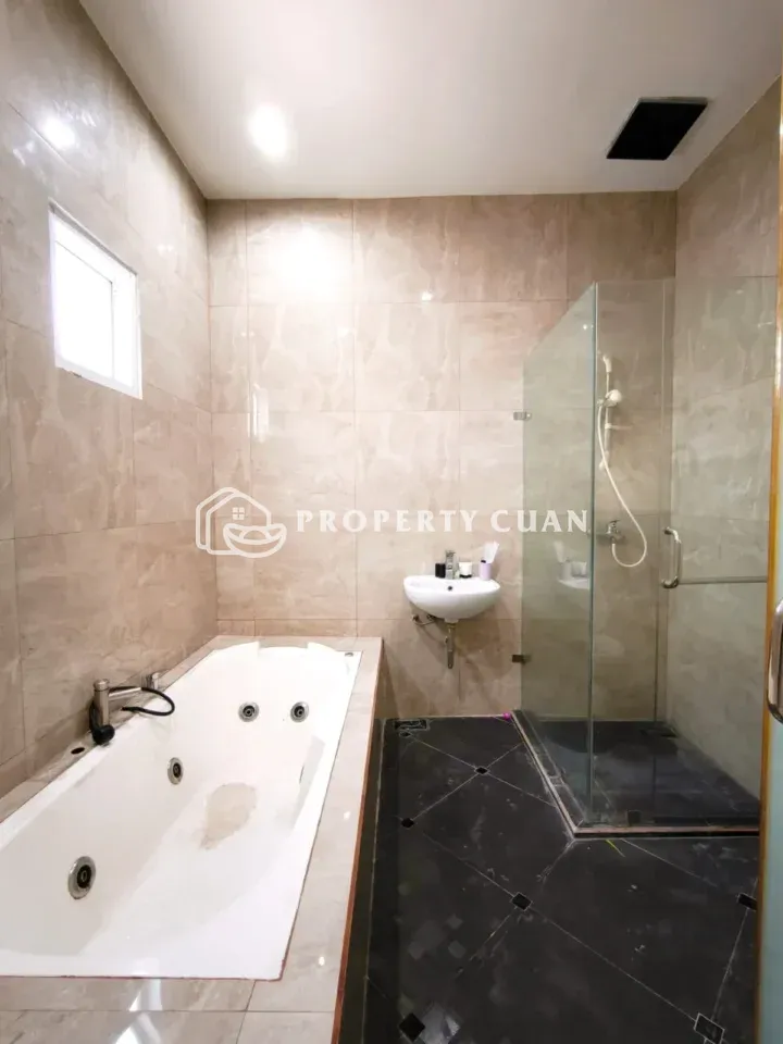 Rumah dijual di Caspia, BSD - Kamar Mandi