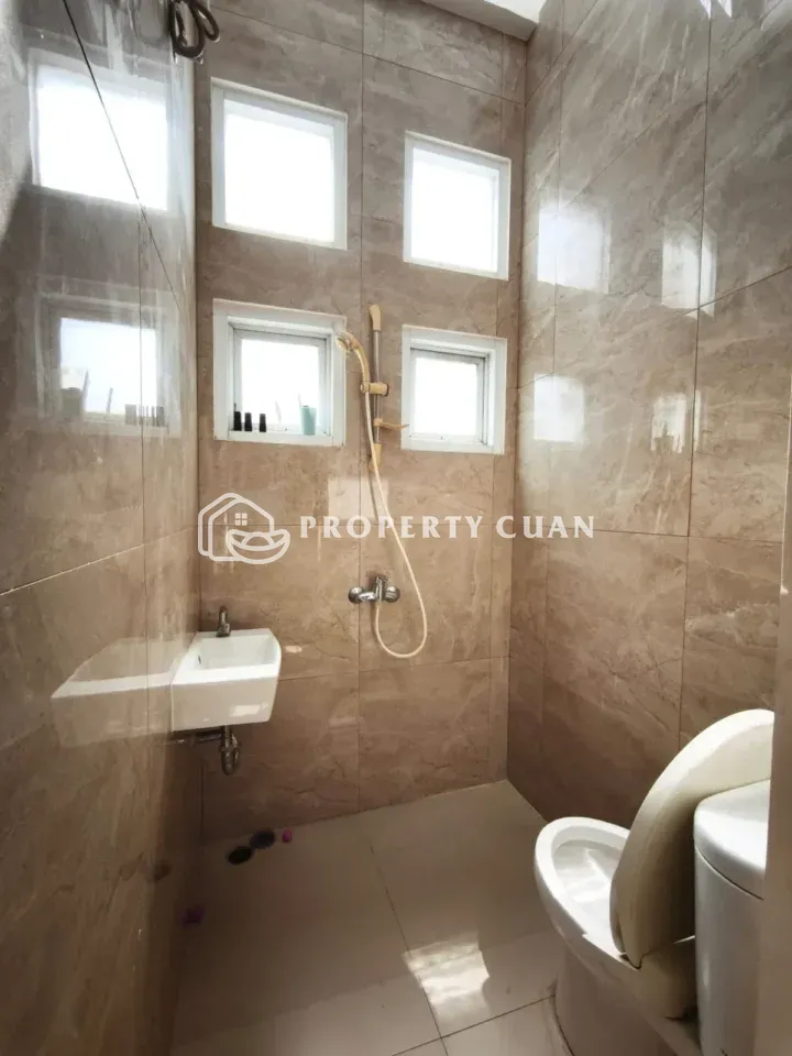 Rumah dijual di Caspia, BSD - Kamar Mandi 2