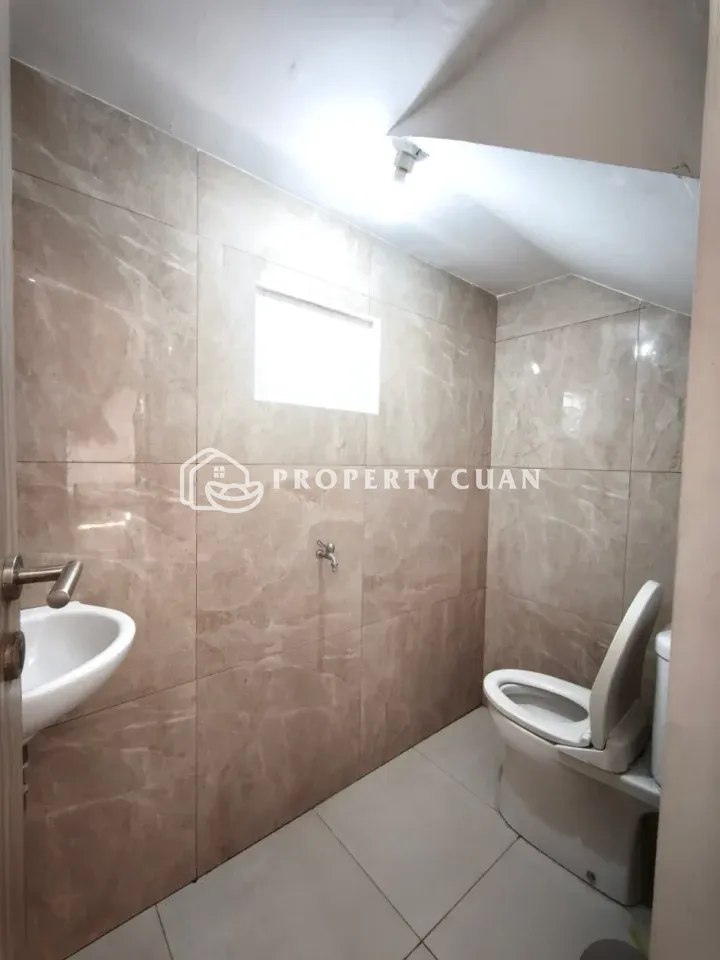 Rumah dijual di Caspia, BSD - Kamar Mandi 3