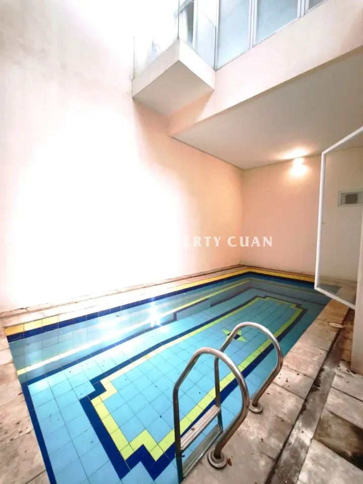 Rumah dijual di Caspia, BSD - Kolam Renang