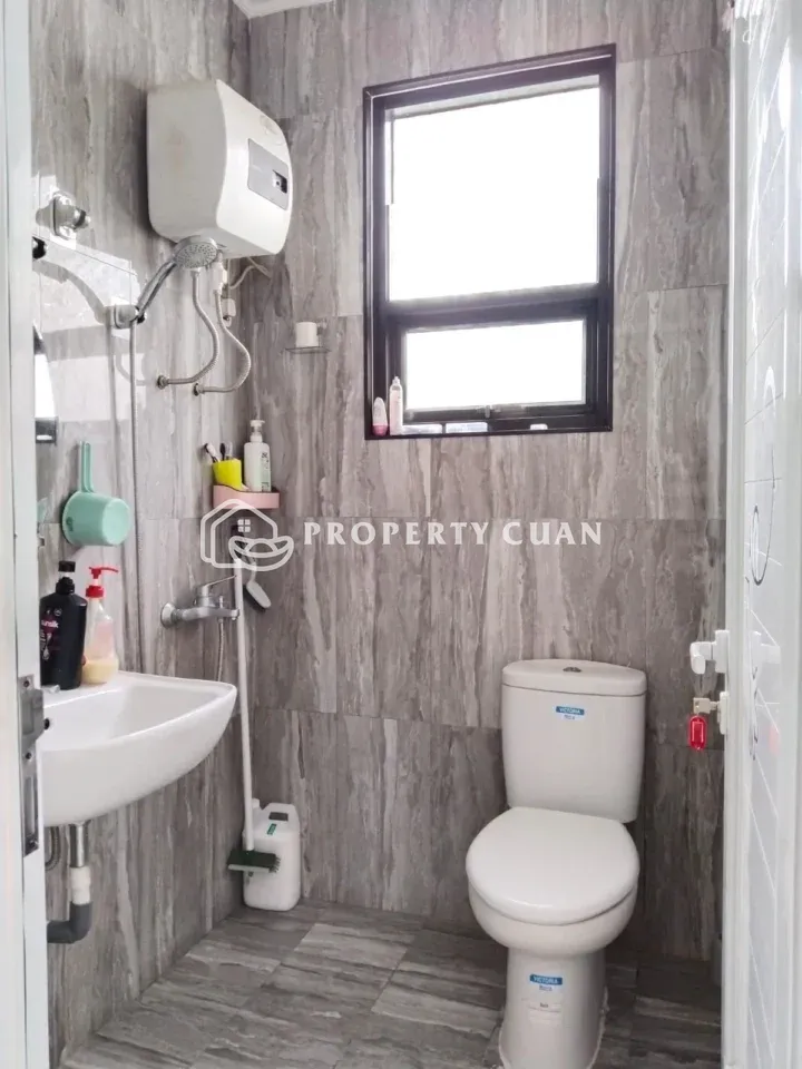 Rumah dijual di Tretes, CARINGIN - Kamar Mandi