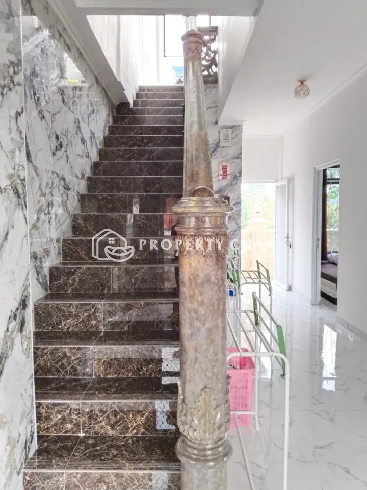 Rumah dijual di Tretes, CARINGIN - Tangga