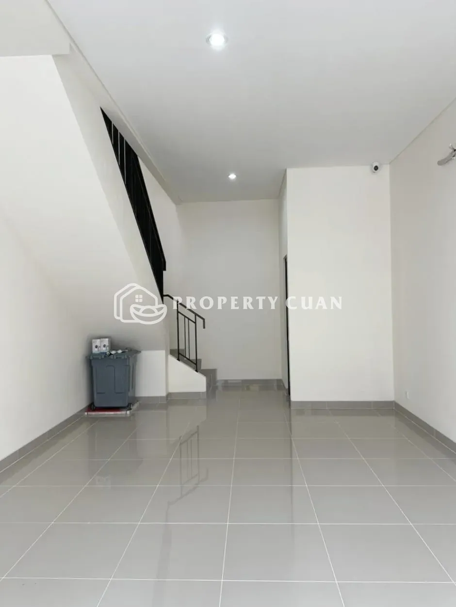 Ruko disewakan di Sorento Grande East, Gading Serpong - Tangga