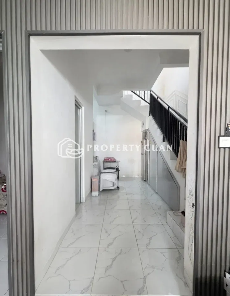 Rumah dijual di Catalina, Gading Serpong - Tangga