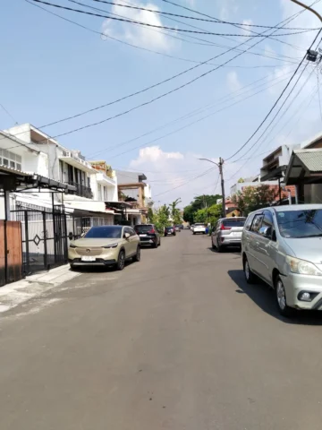 Rumah dijual di Sektor 1E, Gading Serpong - Jalan Depan
