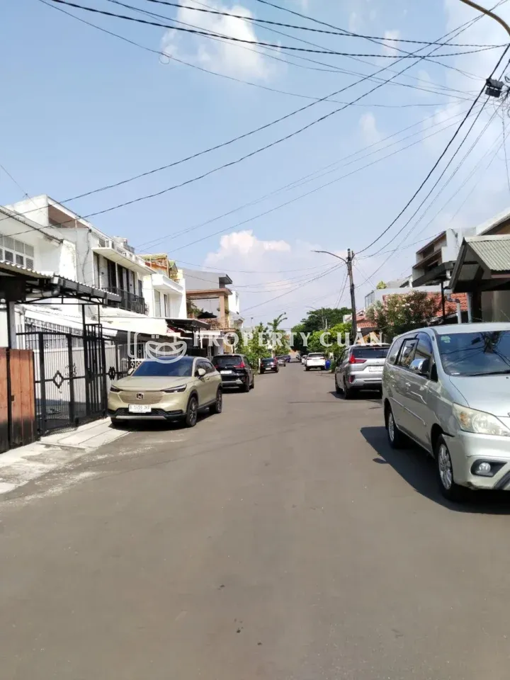 Rumah dijual di Sektor 1E, Gading Serpong - Jalan Depan