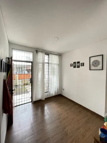 Rumah dijual di Sektor 1E, Gading Serpong - Ruang Keluarga