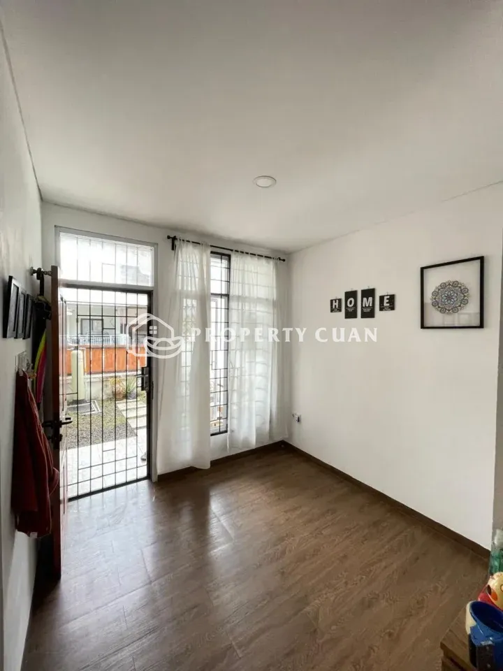 Rumah dijual di Sektor 1E, Gading Serpong - Ruang Keluarga