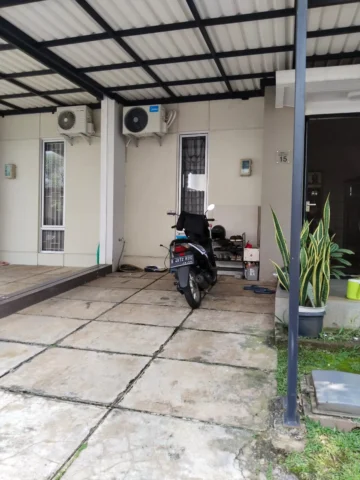 Rumah dijual di Carillo, Gading Serpong - Carport