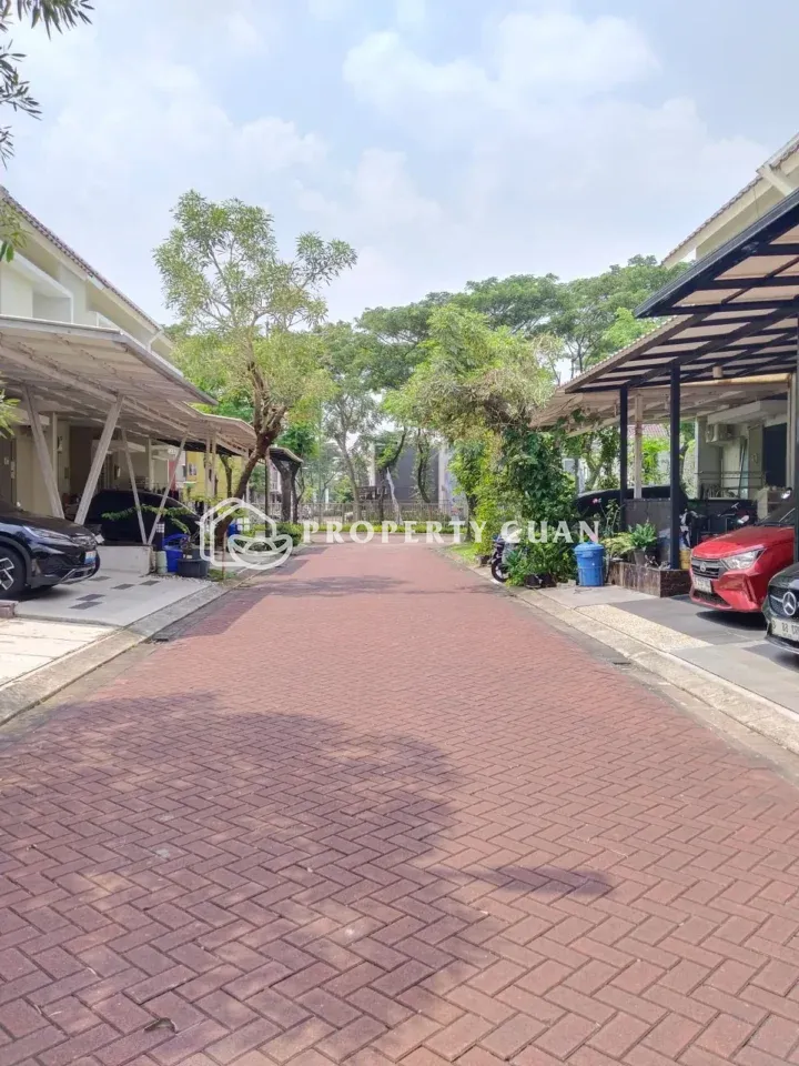 Rumah dijual di Carillo, Gading Serpong - Jalan Depan