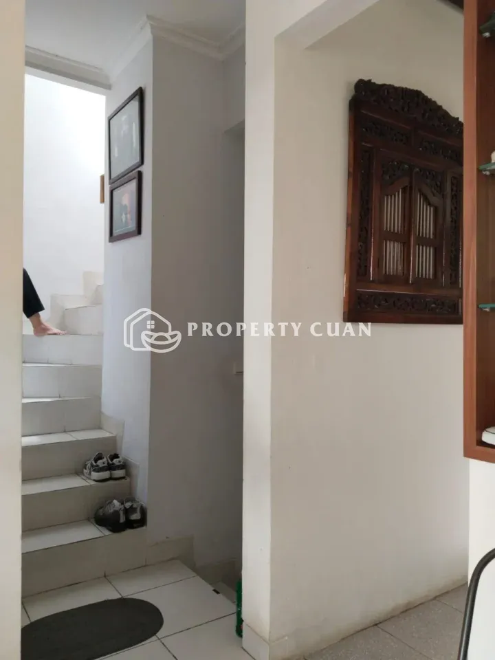 Rumah dijual di Carillo, Gading Serpong - Tangga