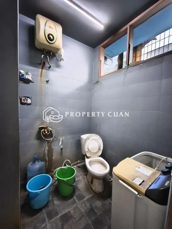Ruko dijual di Ruko 1 B, Gading Serpong - Kamar Mandi