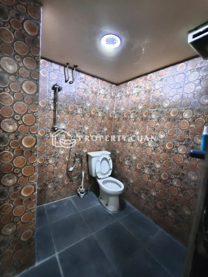 Ruko dijual di Ruko 1 B, Gading Serpong - Kamar Mandi 2