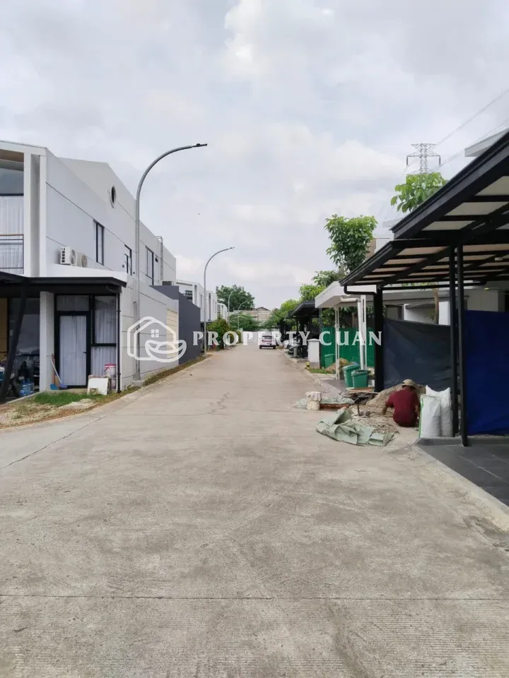 Rumah dijual di Cendana Gard'n, Karawaci - Jalan Depan