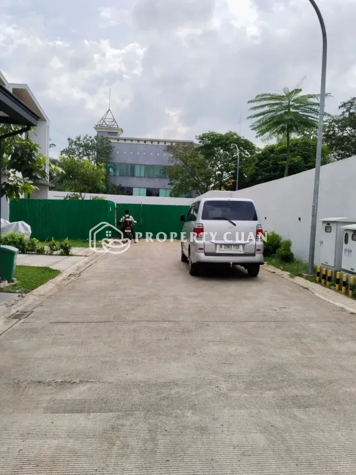 Rumah dijual di Cendana Gard'n, Karawaci - Jalan Depan 2