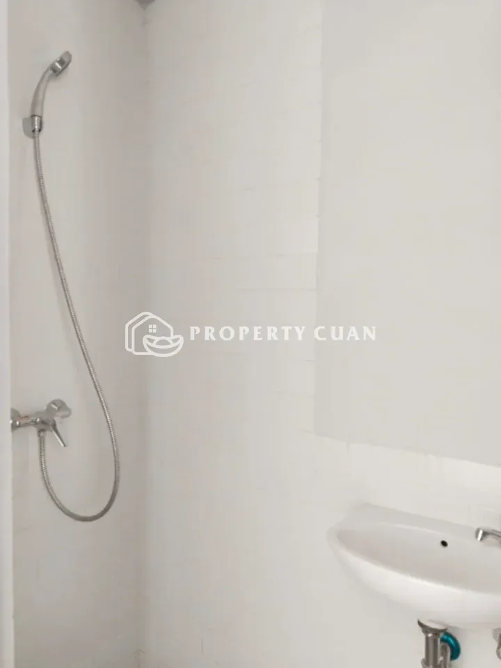Rumah dijual di Cendana Gard'n, Karawaci - Kamar Mandi