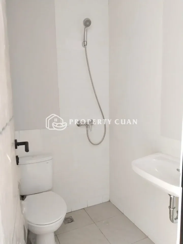 Rumah dijual di Cendana Gard'n, Karawaci - Kamar Mandi 2