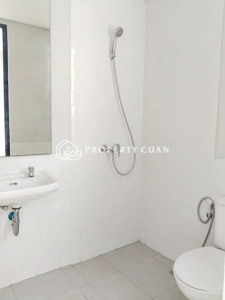 Rumah dijual di Cendana Gard'n, Karawaci - Kamar Mandi 3