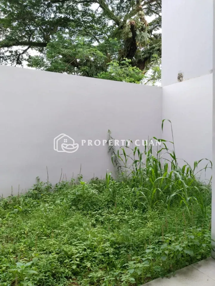Rumah dijual di Cendana Gard'n, Karawaci - Taman