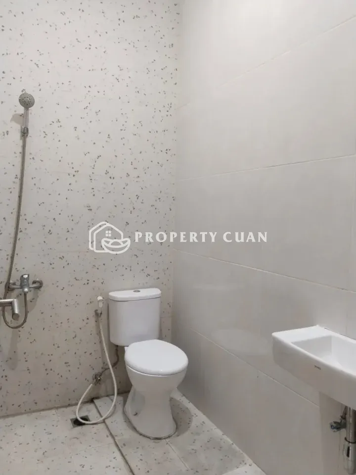 Rumah dijual di Bougenville Graha Raya, Alam Sutera - Kamar Mandi 2