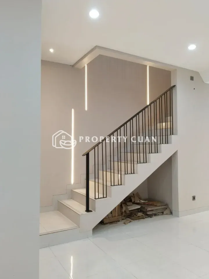 Rumah dijual di Bougenville Graha Raya, Alam Sutera - Tangga