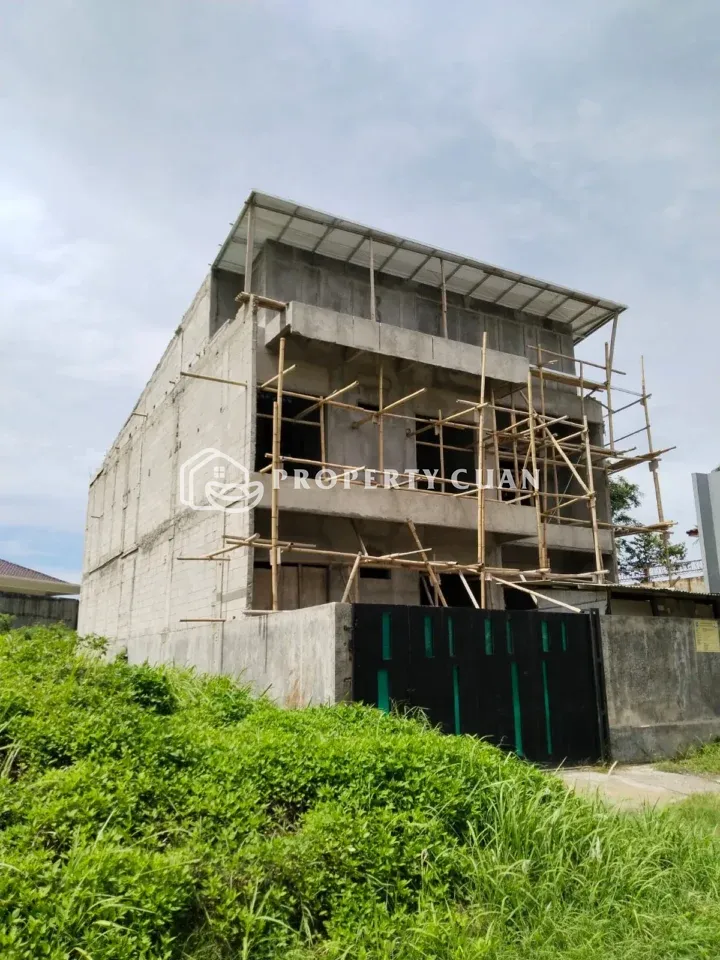 Rumah dijual di Modernland Jln Mahkota, Modernland - Tampak Depan 2