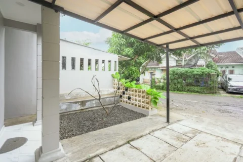 Rumah dijual di Karawaci Residence, Gading Serpong - Carport