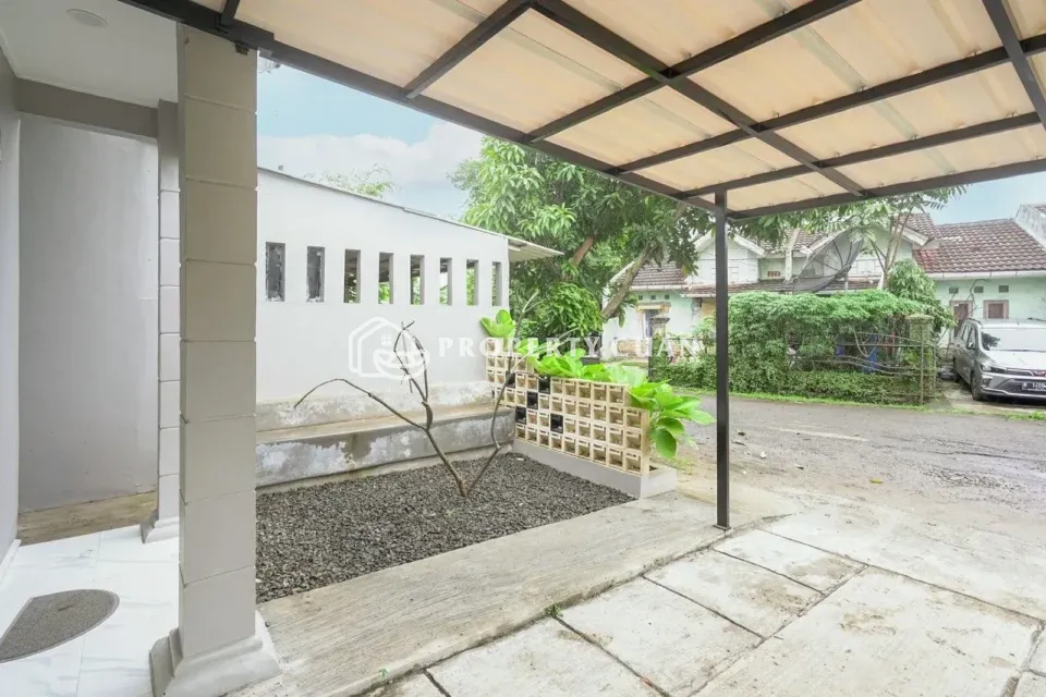 Rumah dijual di Karawaci Residence, Gading Serpong - Carport