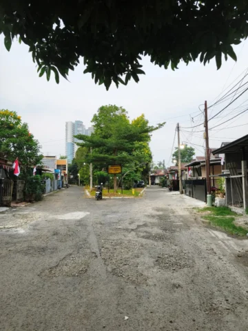Rumah dijual di Karawaci Residence, Gading Serpong - Jalan Depan