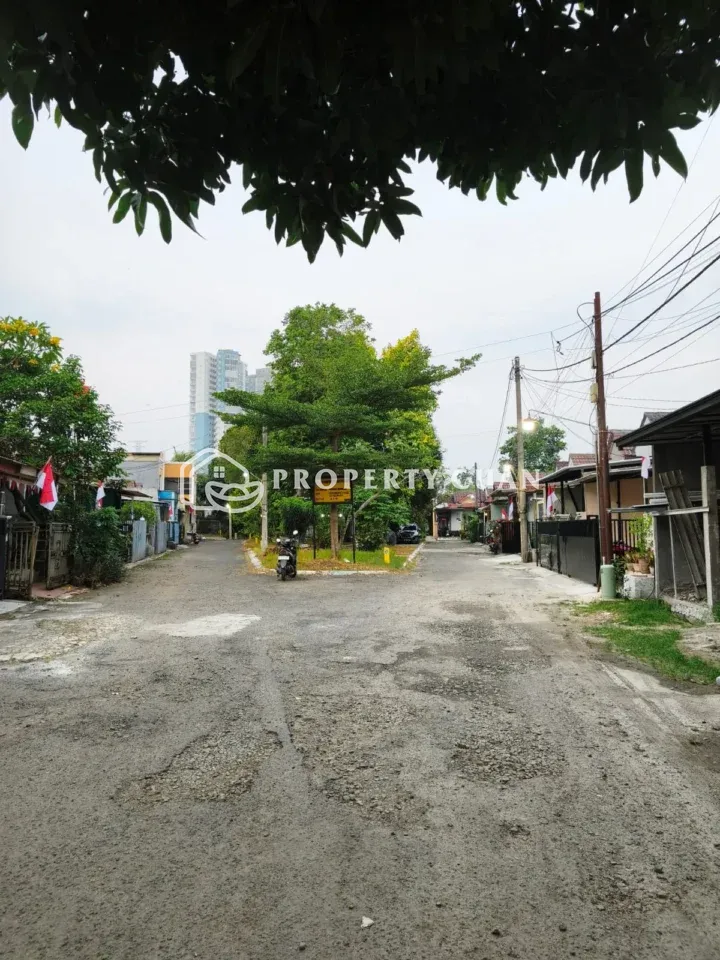 Rumah dijual di Karawaci Residence, Gading Serpong - Jalan Depan