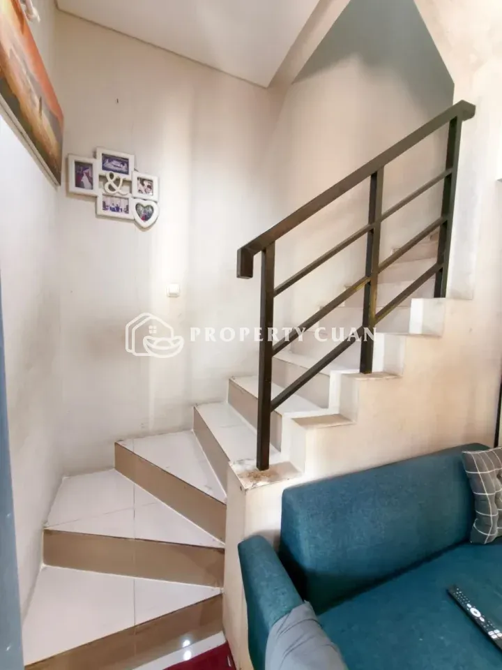 Rumah dijual di Michelia, Kembangan - Tangga