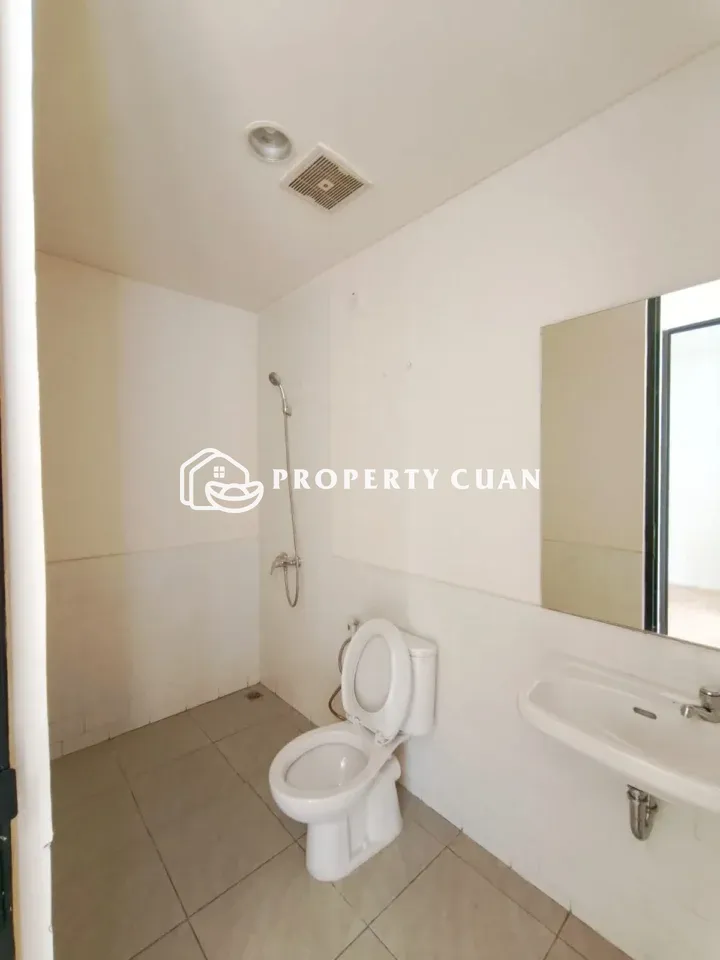 Rumah dijual di CityzenHill, Gading Serpong - Kamar Mandi 2
