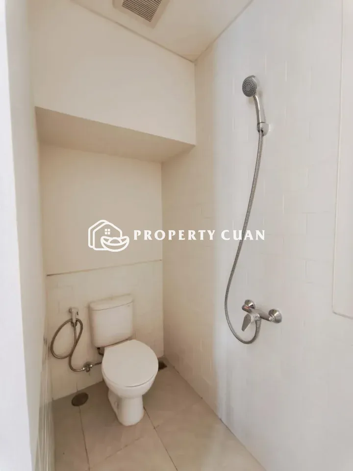Rumah dijual di CityzenHill, Gading Serpong - Kamar Mandi 3