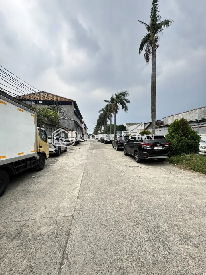 Gudang dijual di Multiguna, Alam Sutera - Jalan Depan