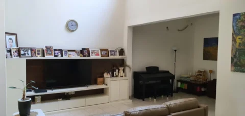 Rumah Dijual di Sutera Narada, Alam Sutera — 4 KT, LT 240 m²