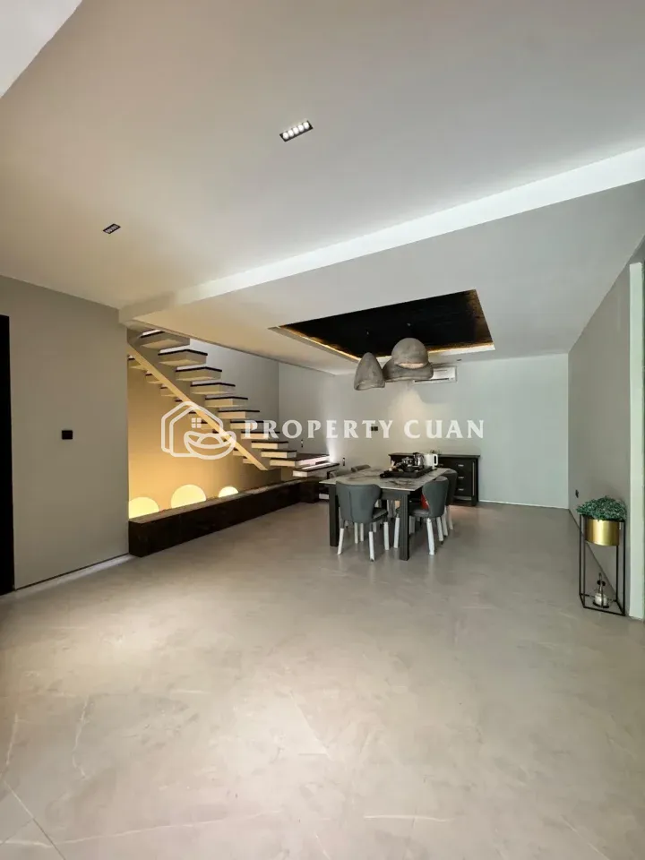 Rumah dijual di Sutera Feronia, Alam Sutera - Tangga