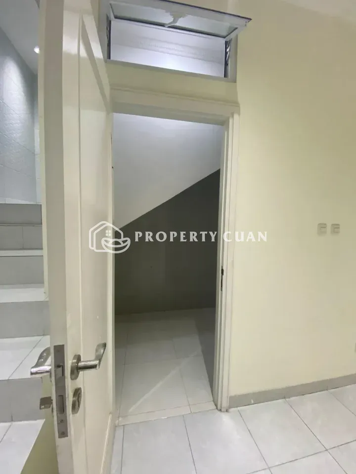 Rumah dijual di Sutera Mentari, Alam Sutera - Area Gudang