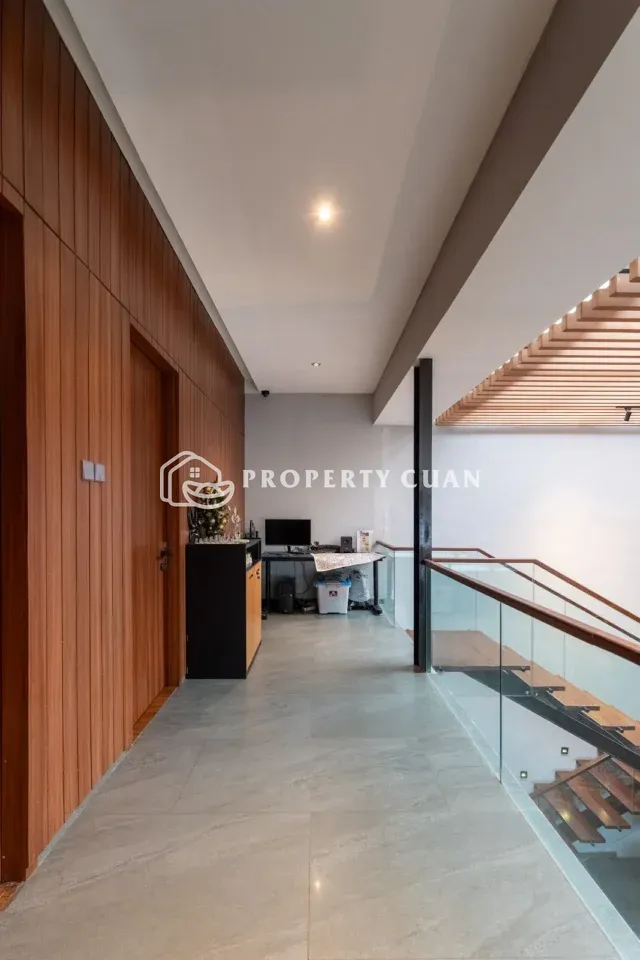 Rumah dijual di Sutera Palmyra, Alam Sutera - Tangga
