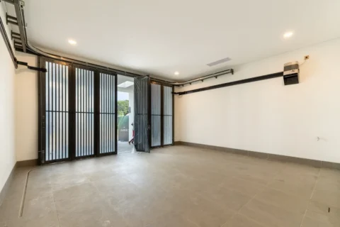 Rumah dijual di The Gramercy, Alam Sutera - Carport